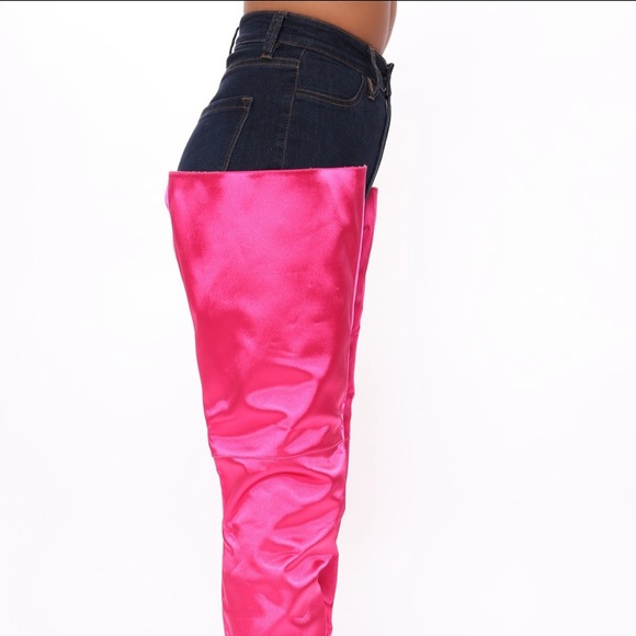 Pink butt high heel boots - Picture 3 of 6